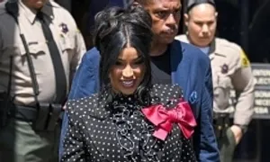 Ngôi sao nhạc rap Cardi B thắng vụ kiện vu khống 'cào mặt' nữ bảo vệ Ngôi sao nhạc rap Cardi B thắng vụ kiện vu khống 'cào mặt' nữ bảo vệ